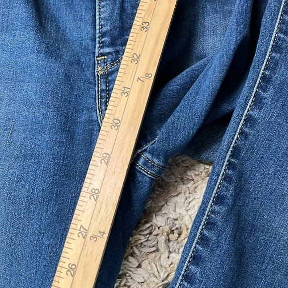 Levi’s 311 Shaping Skinny Medium Wash Stretchy Jeans Mid Rise Slimming Size 27 - Picture 7 of 9